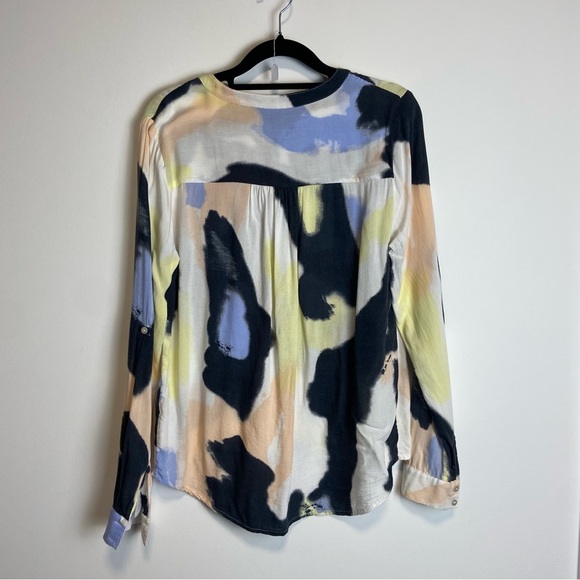 ⚪️ Vero moda abstract multi color art blouse small - Picture 4 of 4